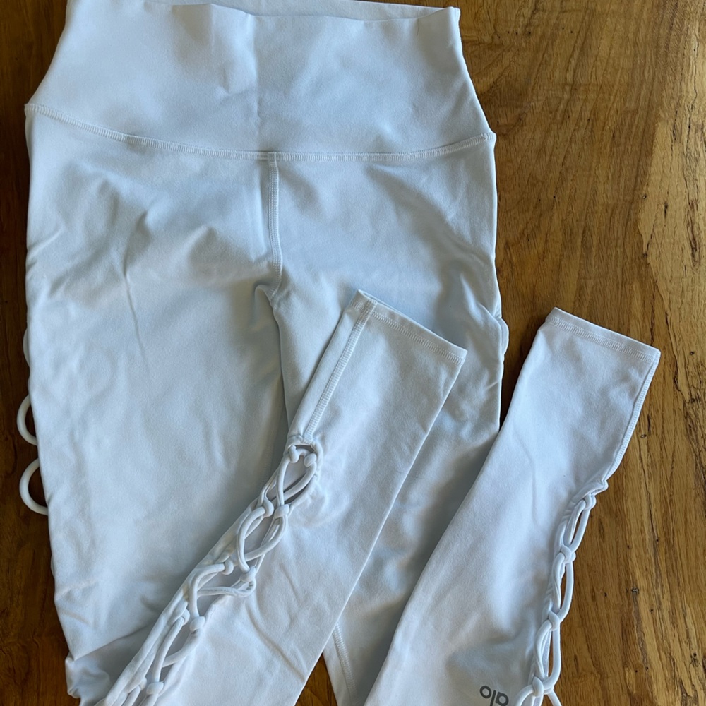 Alo Yoga white leggings; size M